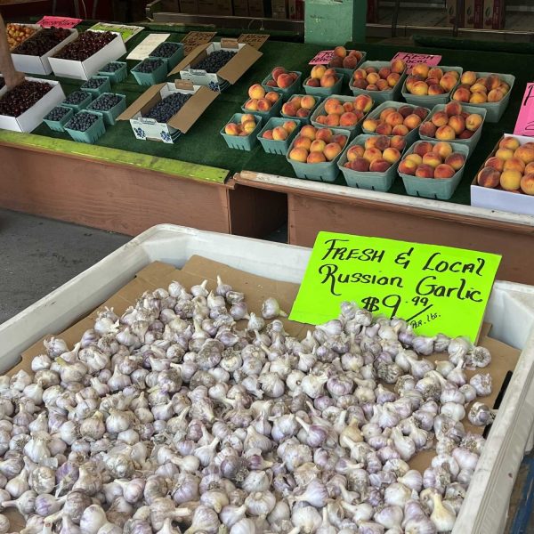Daves-fruit-stand-garlic-peaches-bluberries-cherries