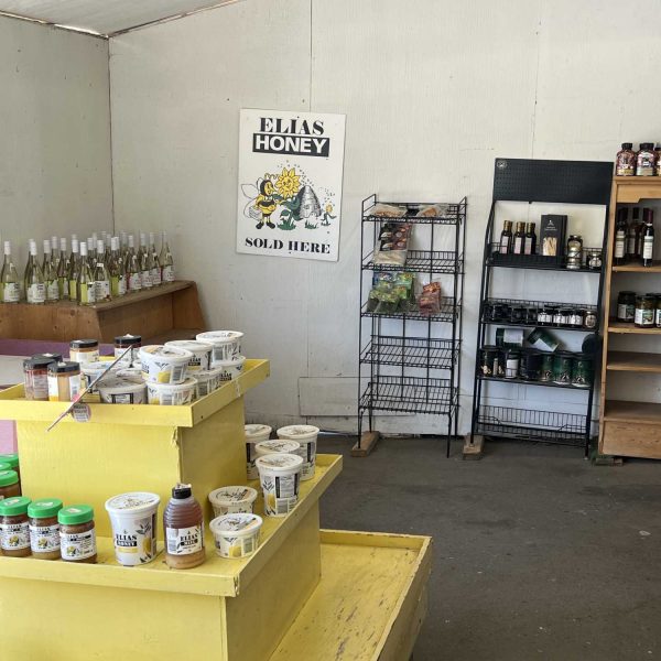 Daves-fruitstand-honey-display-2