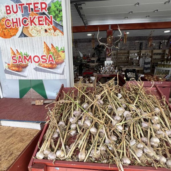 Go-Gos-market-garlic-samoza-sign