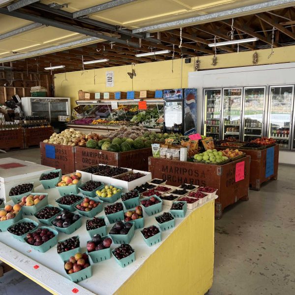 Mariposa-fruit-stand-berries-SCS