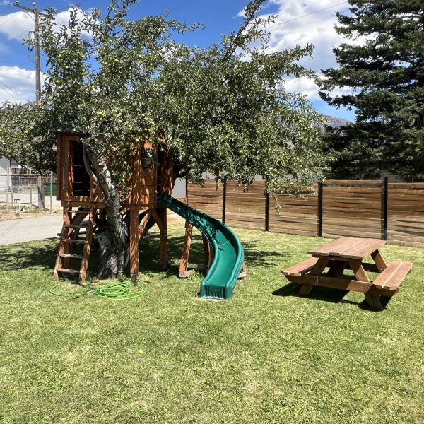 Mom-Pops-play-area